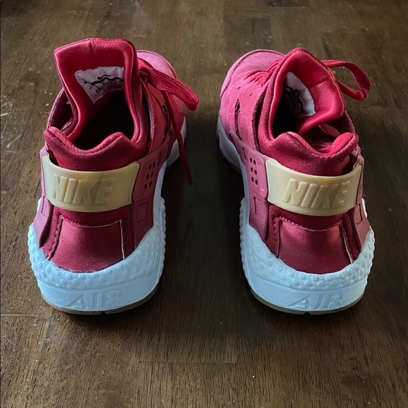Nike Air Huarache in Red - Women’s Size 7.5 - Picture 4 of 7
